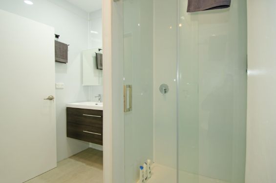 Town Centre Apartment bathroom